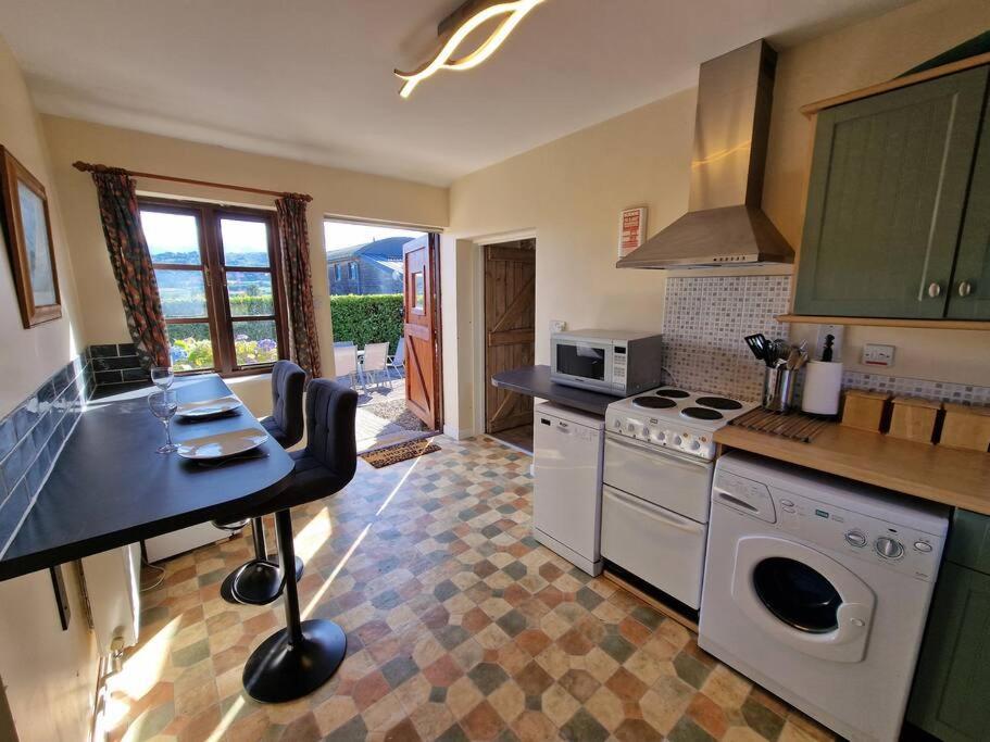 Swallows Nest Guest House - With Hot Tub Abergavenny Dış mekan fotoğraf